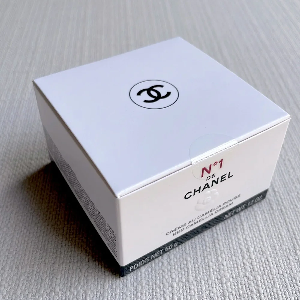 CHANEL N°1 De Chanel Red Camellia Cream full sized